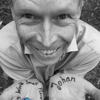Johann Rockstrom shows his support for the campaign with an #EarthStatement selfie. © Stockholm Resilience Institute 