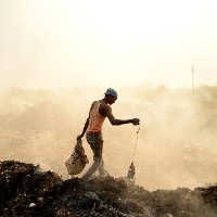 A man searches for recyclable material at a garbage dump in Amravati Maharashtra, India. Improved waste management can reduce methane and black carbon emissions. © Dipak Shelare | Shutterstock 