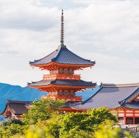 ©superjoseph | Shutterstock | Kiyomizu-dera Buddhist temple, Kyoto 