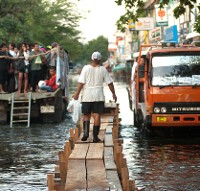 Floods in Bangkok © Manit Larpluechai | Dreamstime 