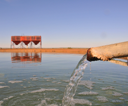 Desert water reservoir © Photomyeye | Dreamstime.com 