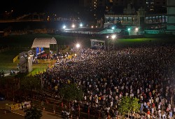 Singapore crowd at election in january 2013© Haotian | Dreamstime.com 